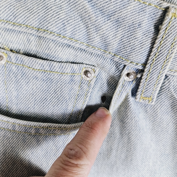 BDG URBAN OUTFITTERS | Mom high rise light wash tapered leg jeans - Picture 6 of 12